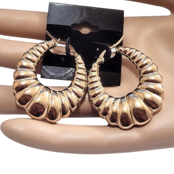 45mm Shrimp Hoop Pierced Earrings Gold Scalloped Graduated Oval - Picture 1 of 5